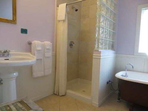 Bed & Breakfast Creole Gardens Guesthouse And Inn