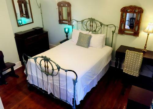 Bed & Breakfast Creole Gardens Guesthouse And Inn