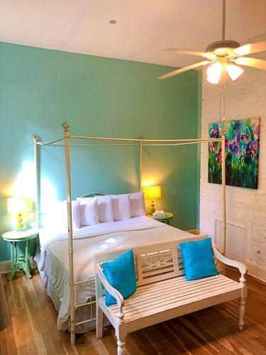 Bed & Breakfast Creole Gardens Guesthouse And Inn