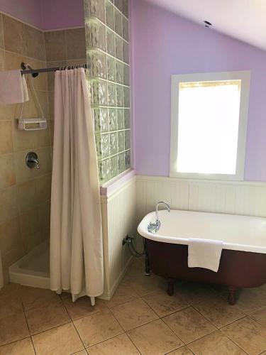 Bed & Breakfast Creole Gardens Guesthouse And Inn