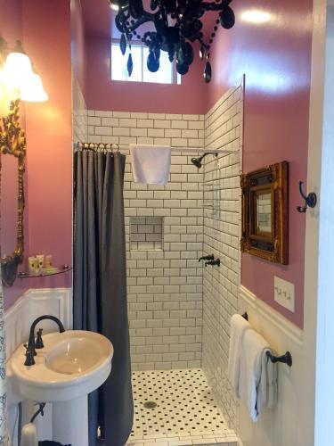 Bed & Breakfast Creole Gardens Guesthouse And Inn