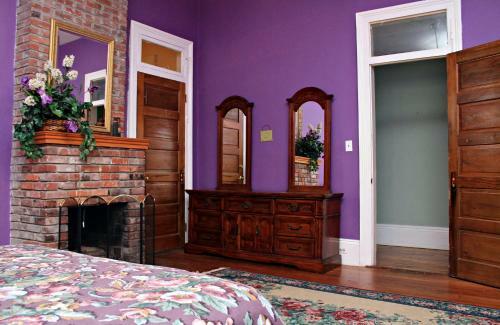 Historic Home In Great Area