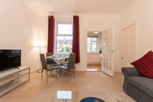 Glebe Street Apartment