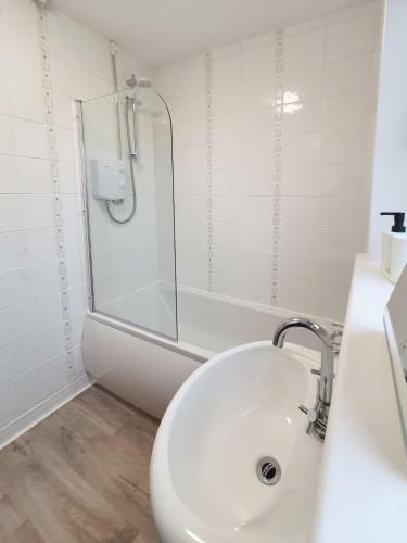 Apartamento 3 Bedroom House Amazon M90 Dunfermline Edinburgh