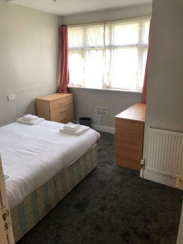 Hostal 3 Bed Becketts Headingley