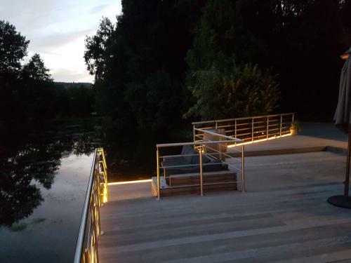 Les �tangs Du Thioux Bed & Breakfast