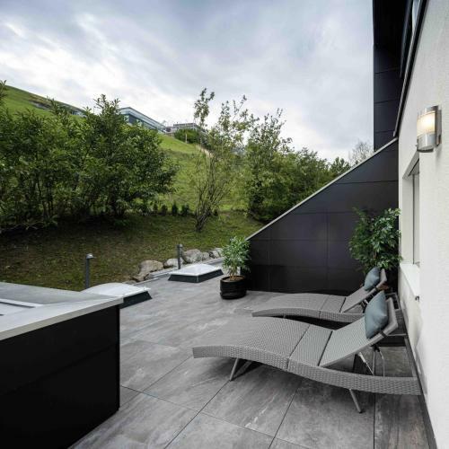 Villa Ysara, 7 Bedroom Pool Villa With Lake Lucerne View