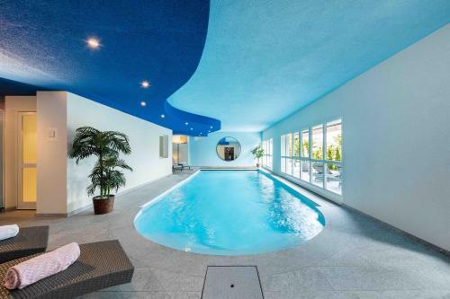 Villa Ysara, 7 Bedroom Pool Villa With Lake Lucerne View