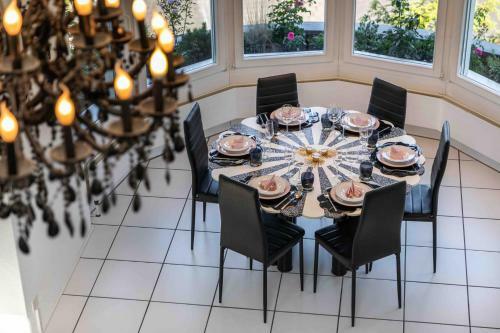 Villa Ysara, 7 Bedroom Pool Villa With Lake Lucerne View