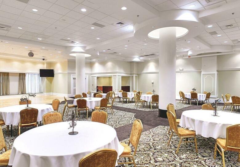 Hotel Wyndham Garden Baronne Plaza