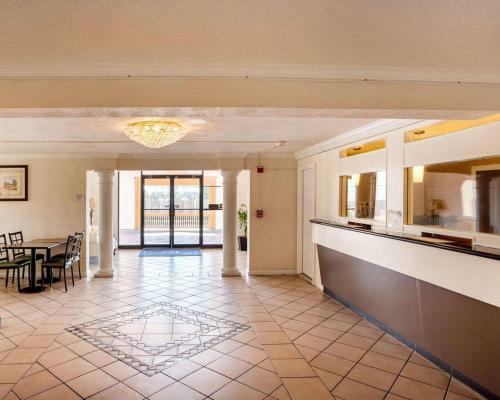 Hotel Rodeway Inn & Suites New Orleans Lakefront