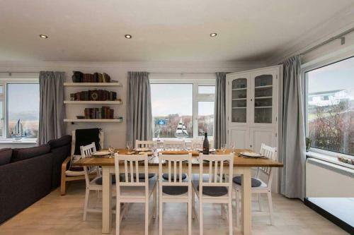 Ty Deryn - Sleeps 6-spacious Family Holiday Home