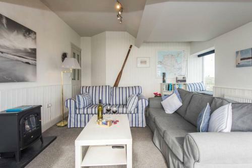 Headlands-2 Bed-sea View Apartment-trearddur Bay