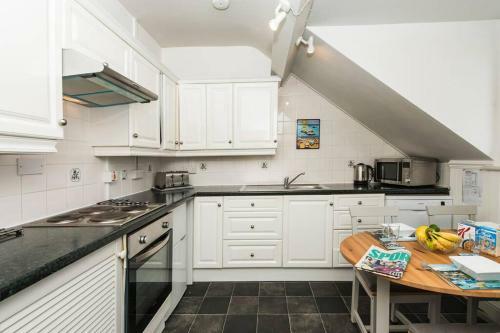 Headlands-2 Bed-sea View Apartment-trearddur Bay