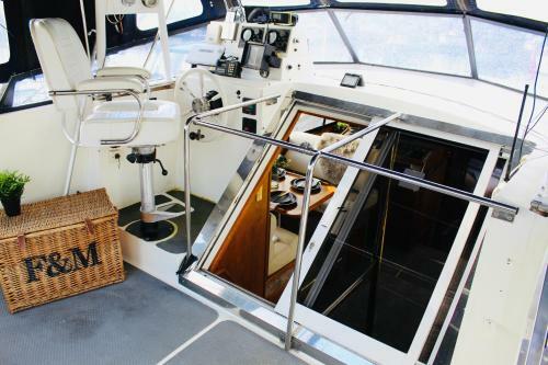 Exceptional Yacht With Two Bedrooms In West Wales