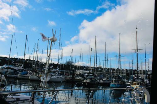Exceptional Yacht With Two Bedrooms In West Wales