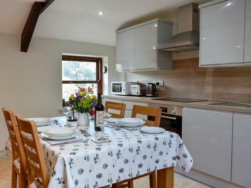 2 Swallowholm Cottages