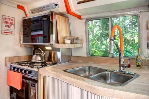 Glamping 1970 American Airstream Motorhome