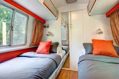 Glamping 1970 American Airstream Motorhome