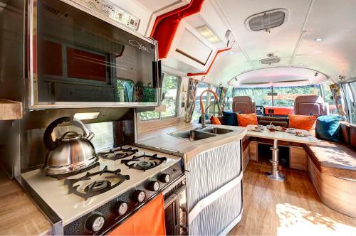 Glamping 1970 American Airstream Motorhome