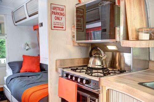 Glamping 1970 American Airstream Motorhome