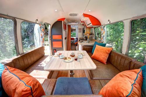 Glamping 1970 American Airstream Motorhome