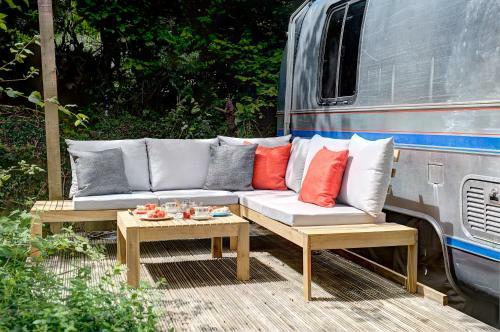 Glamping 1970 American Airstream Motorhome