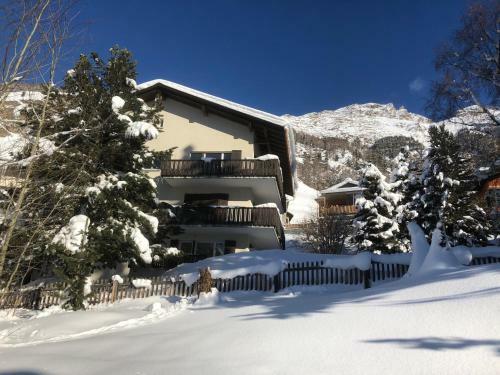 Apartamento Ferienwohnung Pontresina - Chesa Andrea - Gartensitzplatz
