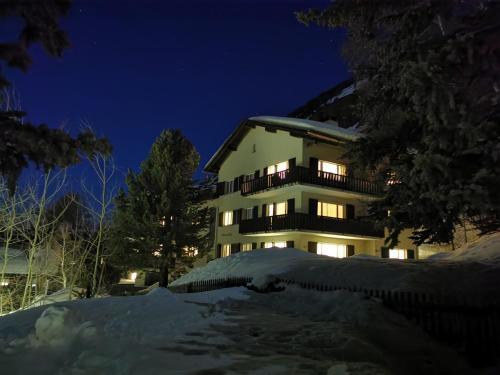 Apartamento Ferienwohnung Pontresina - Chesa Andrea - Gartensitzplatz