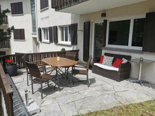 Apartamento Ferienwohnung Pontresina - Chesa Andrea - Gartensitzplatz