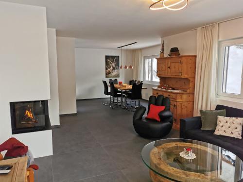 Apartamento Ferienwohnung Pontresina - Chesa Andrea - Gartensitzplatz