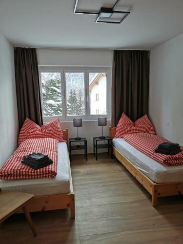 Apartamento Ferienwohnung Pontresina - Chesa Andrea - Gartensitzplatz