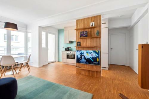 Bright And Stylish Apartment Next To The Sea!