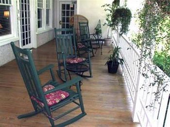 Hotel Highland Lake Inn & Resort - Flat Rock