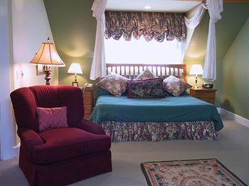 Hotel Highland Lake Inn & Resort - Flat Rock