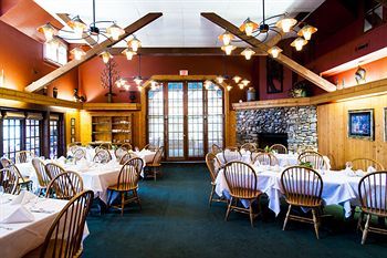 Hotel Highland Lake Inn & Resort - Flat Rock