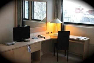 Hotel Avion(.)