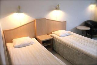 Hotel Avion(.)