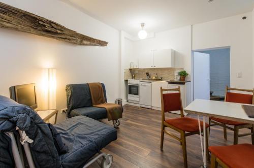 Quiet Courtyard Apartment (kb6)