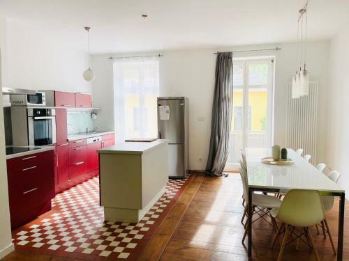 Nice City Apartment