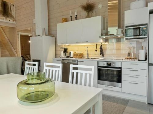 Holiday Home M�nnikk�