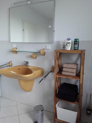 Orange Sun Apartment