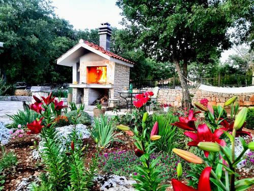Relaxing Dalmatian House In Village