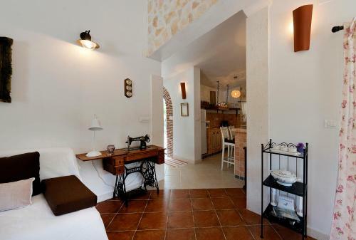 Relaxing Dalmatian House In Village