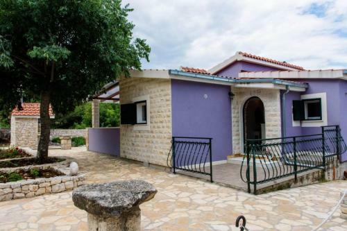 Relaxing Dalmatian House In Village