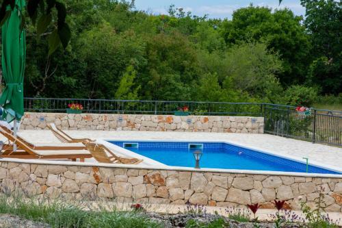 Relaxing Dalmatian House In Village