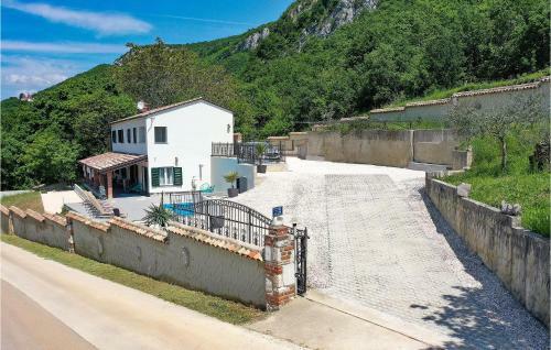 Awesome Home In Lupoglav With 4 Bedrooms