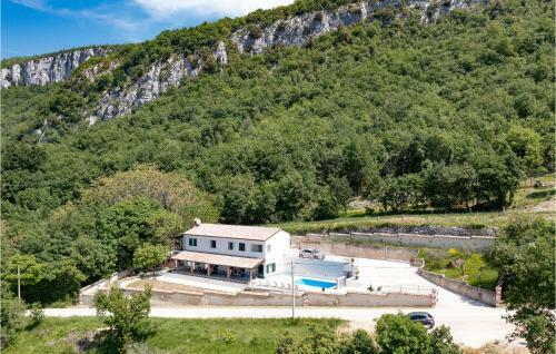 Awesome Home In Lupoglav With 4 Bedrooms