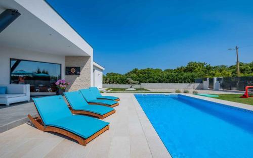 Holiday Home In Mali Vare?ki/istrien 37975