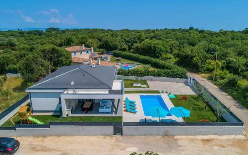 Holiday Home In Mali Vare?ki/istrien 37975